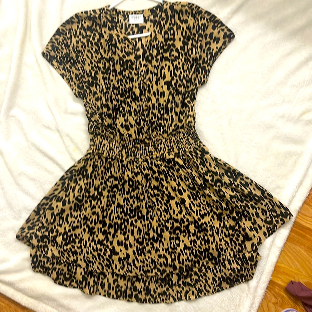 Lightweight leopard print dress size large brand, sienna sky